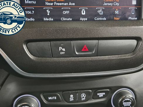 Used 2019 Jeep Cherokee Trailhawk w/ Comfort/Convenience Group AWD/4WD image 17