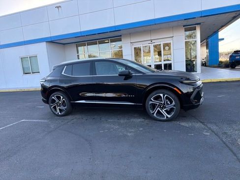 New 2026 Chevrolet Equinox EV LT image 18