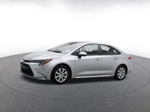 Used 2025 Toyota Corolla LE FWD image 3
