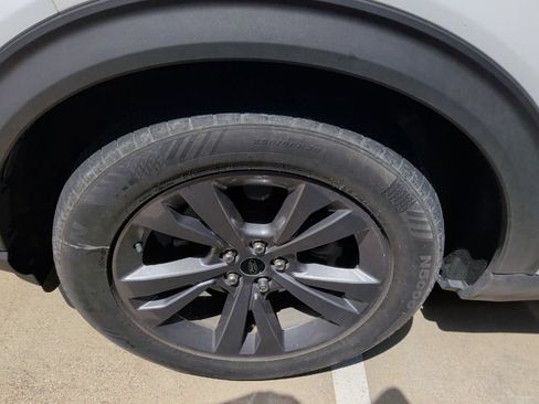Used 2021 Ford Explorer XLT w/ Equipment Group 202A RWD image 10
