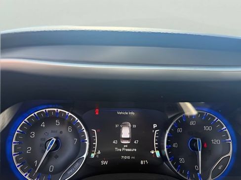 Used 2020 Chrysler Pacifica Touring w/ Advanced Safetytec Group FWD image 18