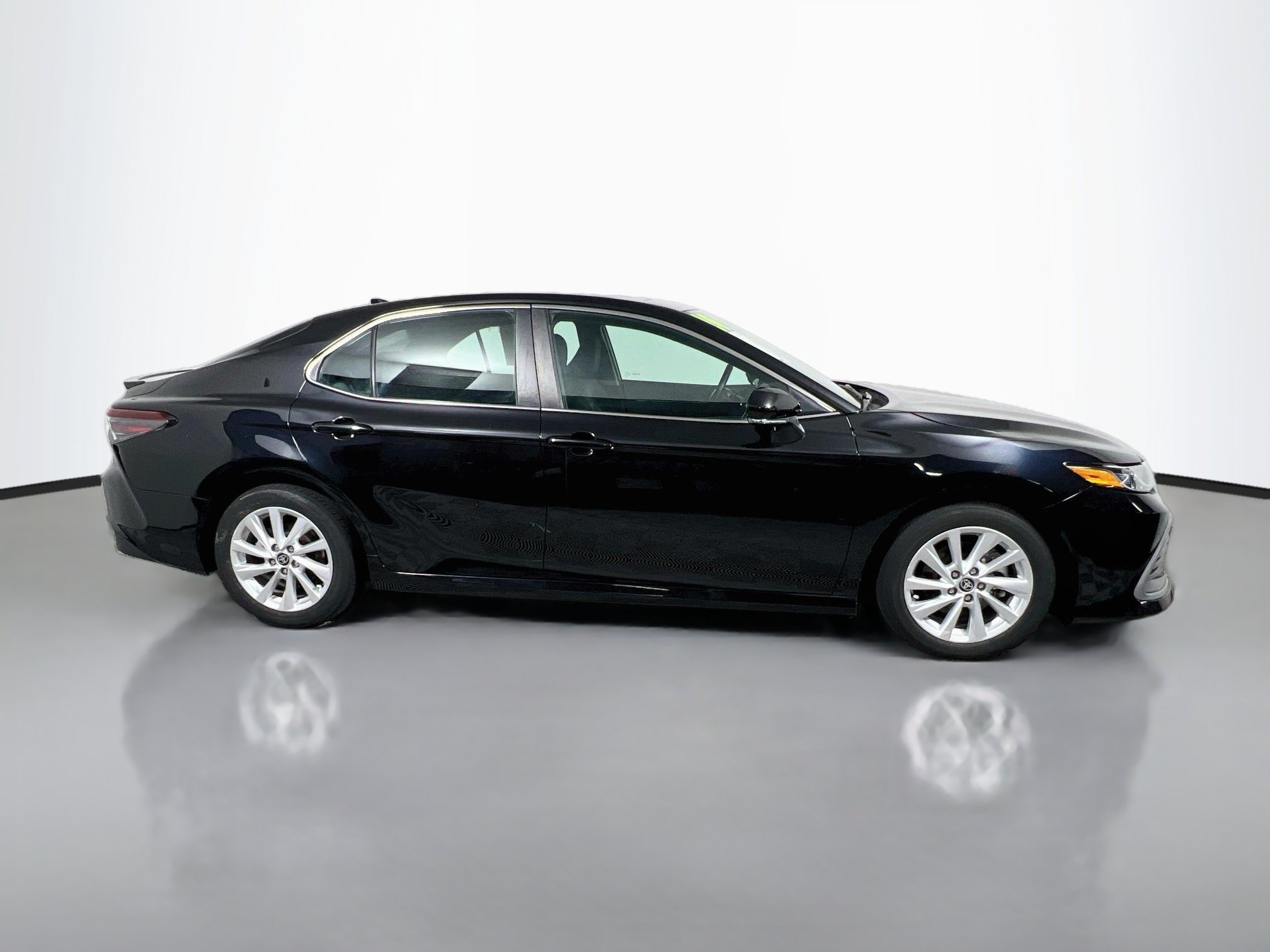 Used 2024 Toyota Camry LE w/ Convenience Package FWD image 3