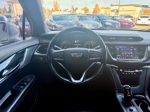 Used 2020 Cadillac XT6 Premium Luxury FWD image 12