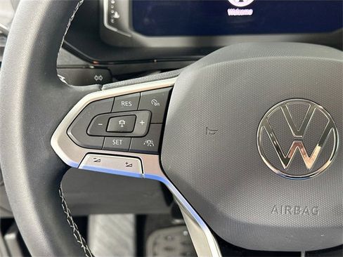 Used 2022 Volkswagen Taos SEL image 22