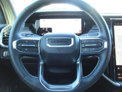Used 2025 GMC Acadia Denali FWD image 22