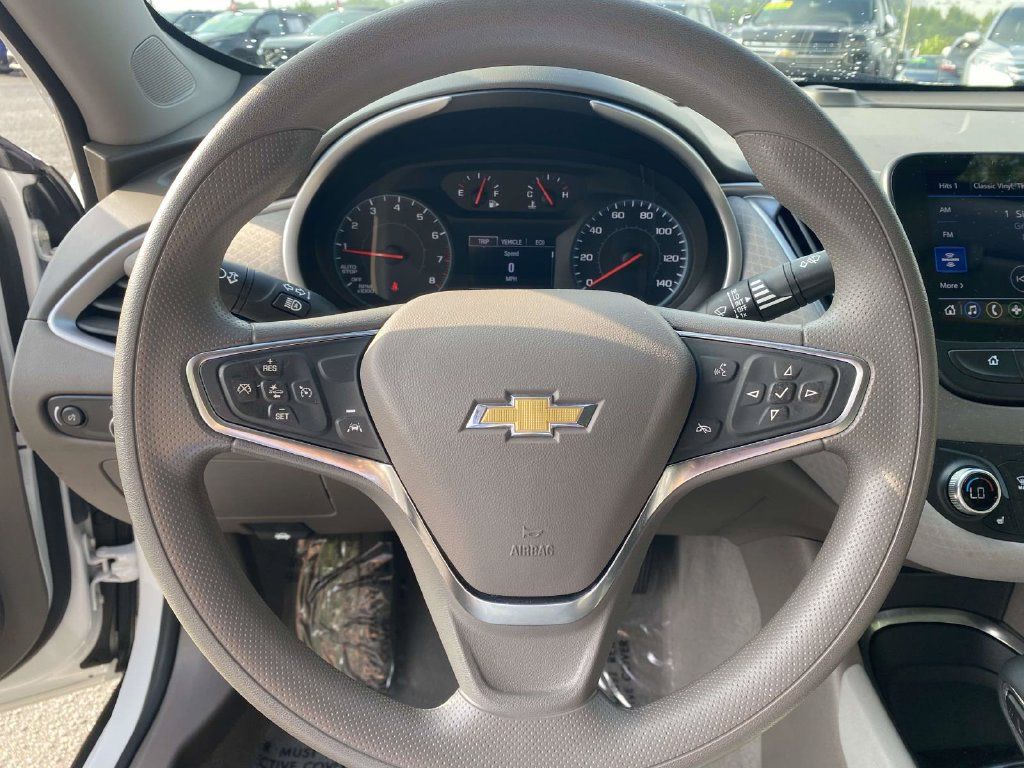 Used 2025 Chevrolet Malibu LT FWD image 18