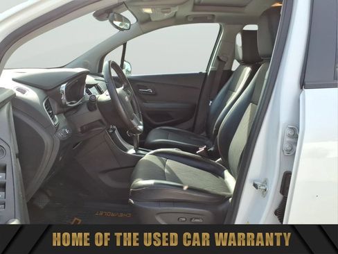 Used 2020 Chevrolet Trax LT w/ Sun & Sound Package FWD image 15