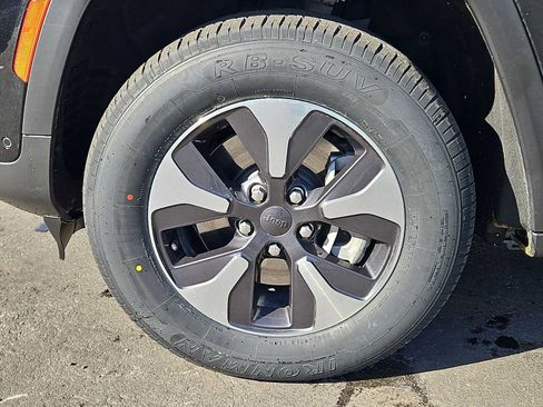 Used 2022 Jeep Grand Cherokee Limited 4xe w/ Luxury Tech Group II image 14