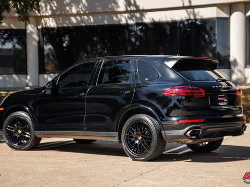 Used 2018 Porsche Cayenne Platinum Edition image 5