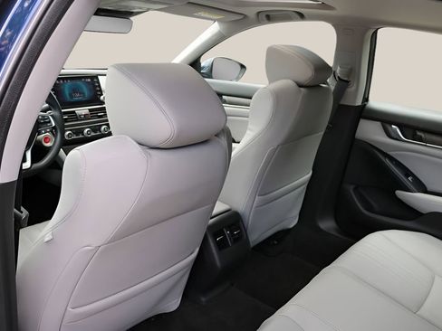 Used 2018 Honda Accord Touring image 15