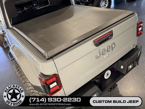 Used 2020 Jeep Gladiator Overland w/ Popular Equipment Package AWD/4WD image 11