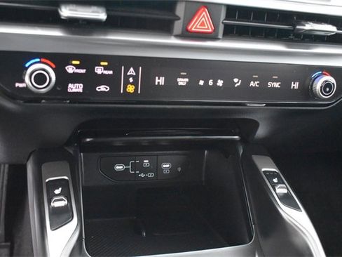 Certified 2025 Kia Sorento EX image 30
