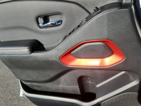 Used 2023 Nissan Frontier PRO-4X w/ Pro Convenience Package image 9