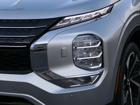 Used 2024 Mitsubishi Outlander SE AWD/4WD image 9