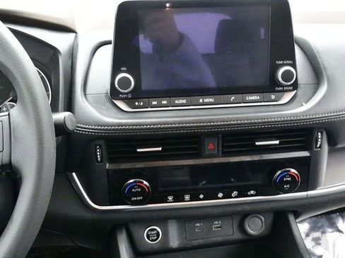 Used 2023 Nissan Rogue SV image 20