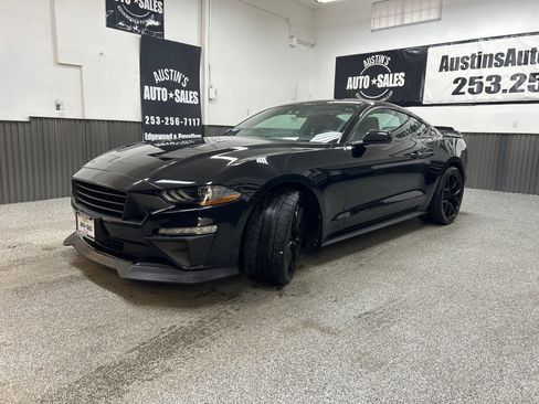Used 2018 Ford Mustang Coupe RWD image 3