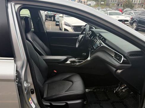 Used 2018 Toyota Camry SE image 10