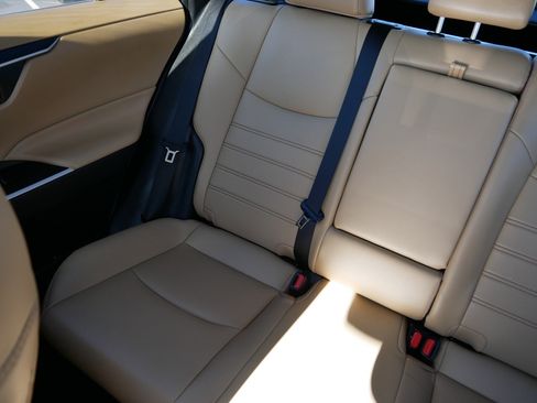 Used 2021 Toyota RAV4 XLE Premium image 12