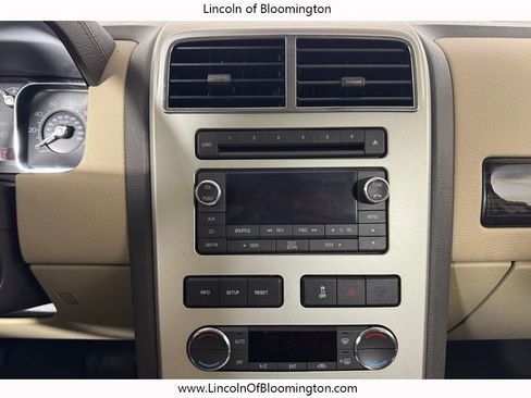 Used 2010 Lincoln MKX AWD image 23