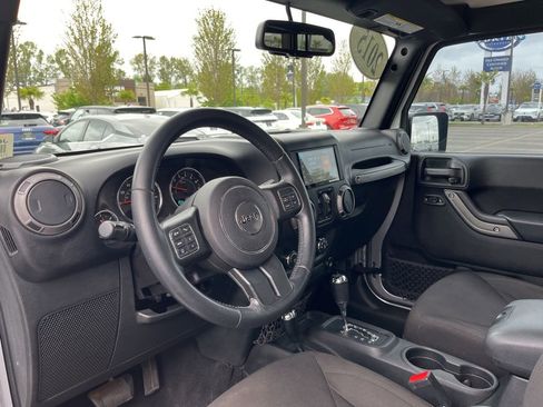 Used 2015 Jeep Wrangler Unlimited Sport w/ Quick Order Package 24S AWD/4WD image 12