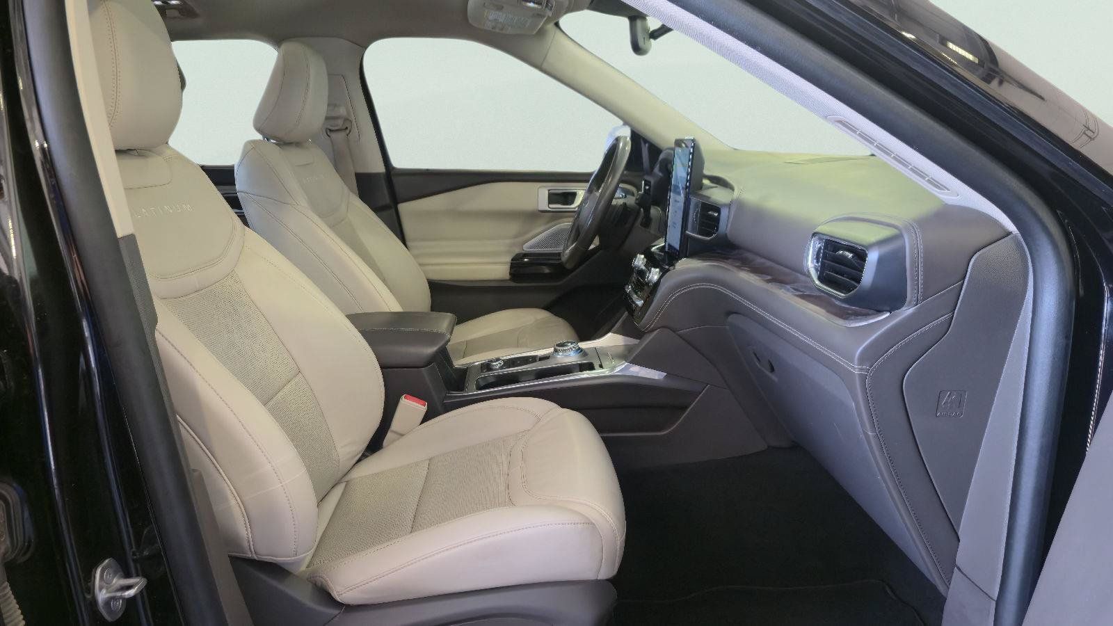 Used 2021 Ford Explorer Platinum w/ Equipment Group 601A AWD/4WD image 22
