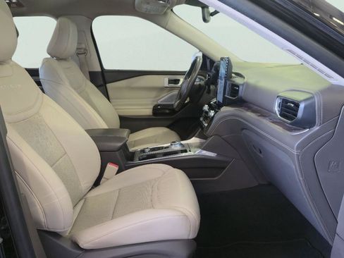 Used 2021 Ford Explorer Platinum w/ Equipment Group 601A AWD/4WD image 22