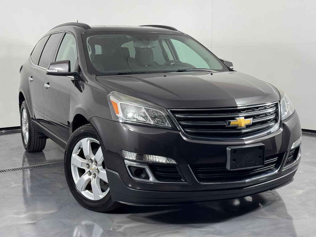 Used 2017 Chevrolet Traverse LT w/ Style and Technology Package AWD/4WD image 2