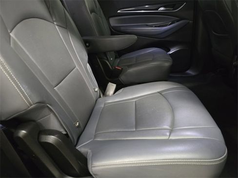 Used 2020 Buick Enclave Essence image 17