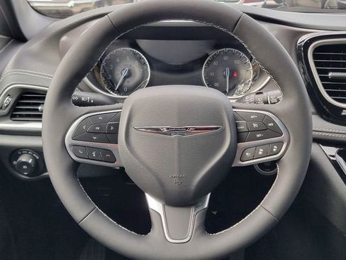 New 2026 Chrysler Pacifica Select image 31