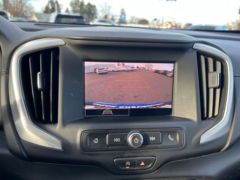 Used 2024 GMC Terrain SLE image 19