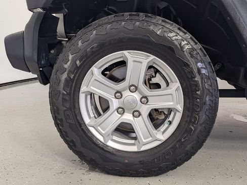Used 2019 Jeep Wrangler Sport AWD/4WD image 9