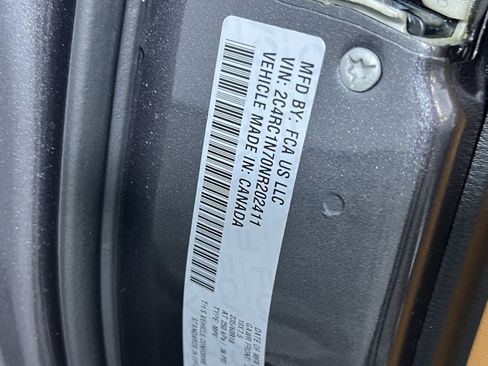 Used 2022 Chrysler Pacifica Pinnacle image 37