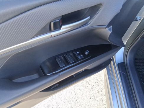 Used 2025 Toyota Camry SE w/ Convenience Package image 12