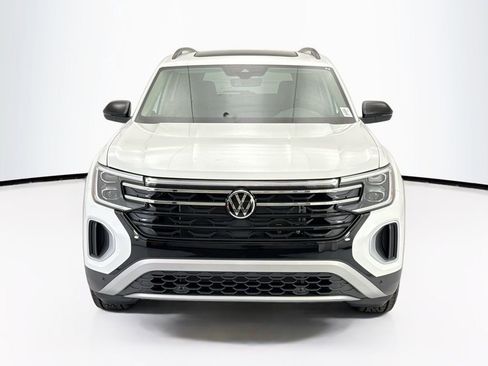 New 2026 Volkswagen Atlas Peak Edition AWD/4WD image 2