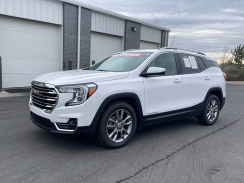 Used 2022 GMC Terrain SLT image 3