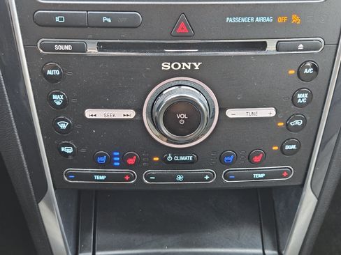 Used 2018 Ford Explorer Limited w/ Ford Safe & Smart Package FWD image 19