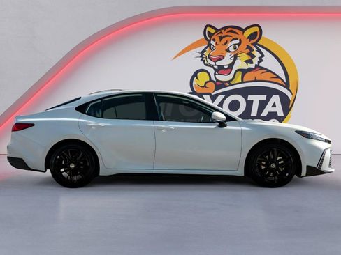 Certified 2026 Toyota Camry SE FWD image 4