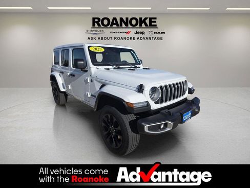 Used 2025 Jeep Wrangler Sahara w/ Safety Group image 12
