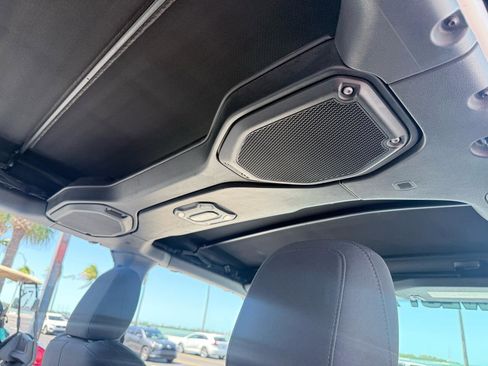 Used 2023 Jeep Wrangler Unlimited Sport image 17