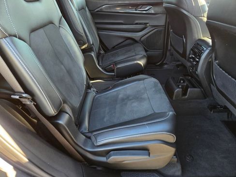 Used 2023 Jeep Grand Cherokee L Laredo image 15