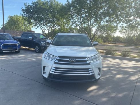 Used 2019 Toyota Highlander XLE image 5