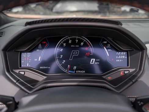 Used 2024 Lamborghini Huracan EVO image 10