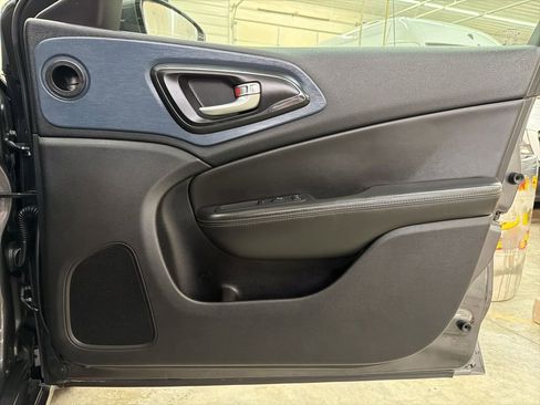 Used 2016 Chrysler 200 S FWD image 22