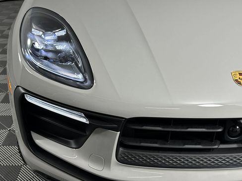 Certified 2025 Porsche Macan image 11