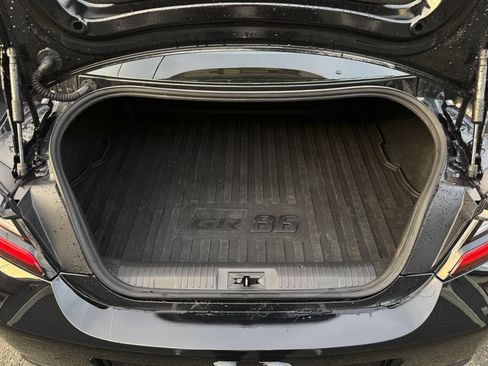 Used 2024 Toyota GR86 Premium image 15