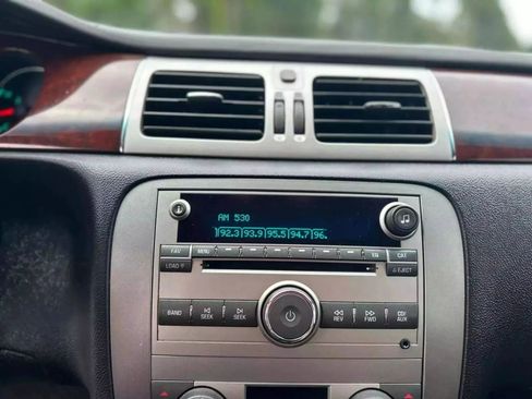 Used 2010 Buick Lucerne Super image 18