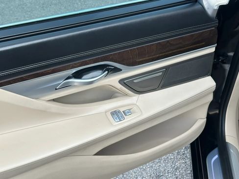 Used 2019 BMW 740i w/ Executive Package RWD image 17
