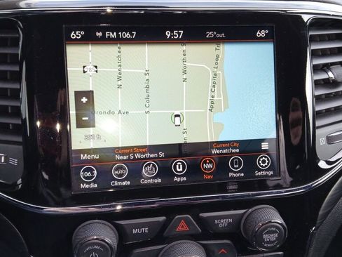 Used 2021 Jeep Grand Cherokee Altitude image 11