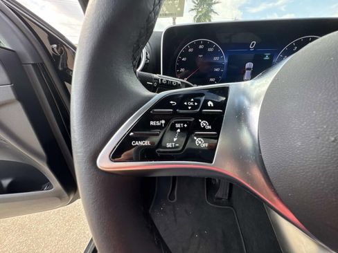 Used 2025 Mercedes-Benz GLC 300 image 23