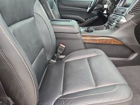 Used 2019 Chevrolet Suburban LT RWD image 19